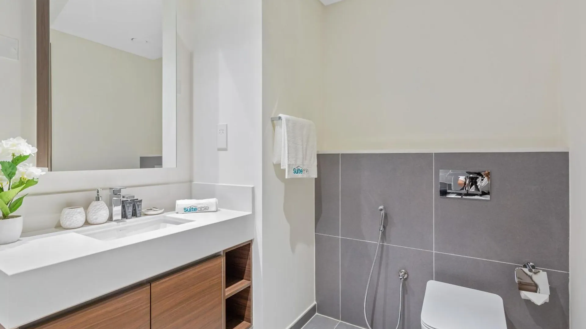 Sophisticated 1 Bedroom Apartment Creek Harbour Dubai