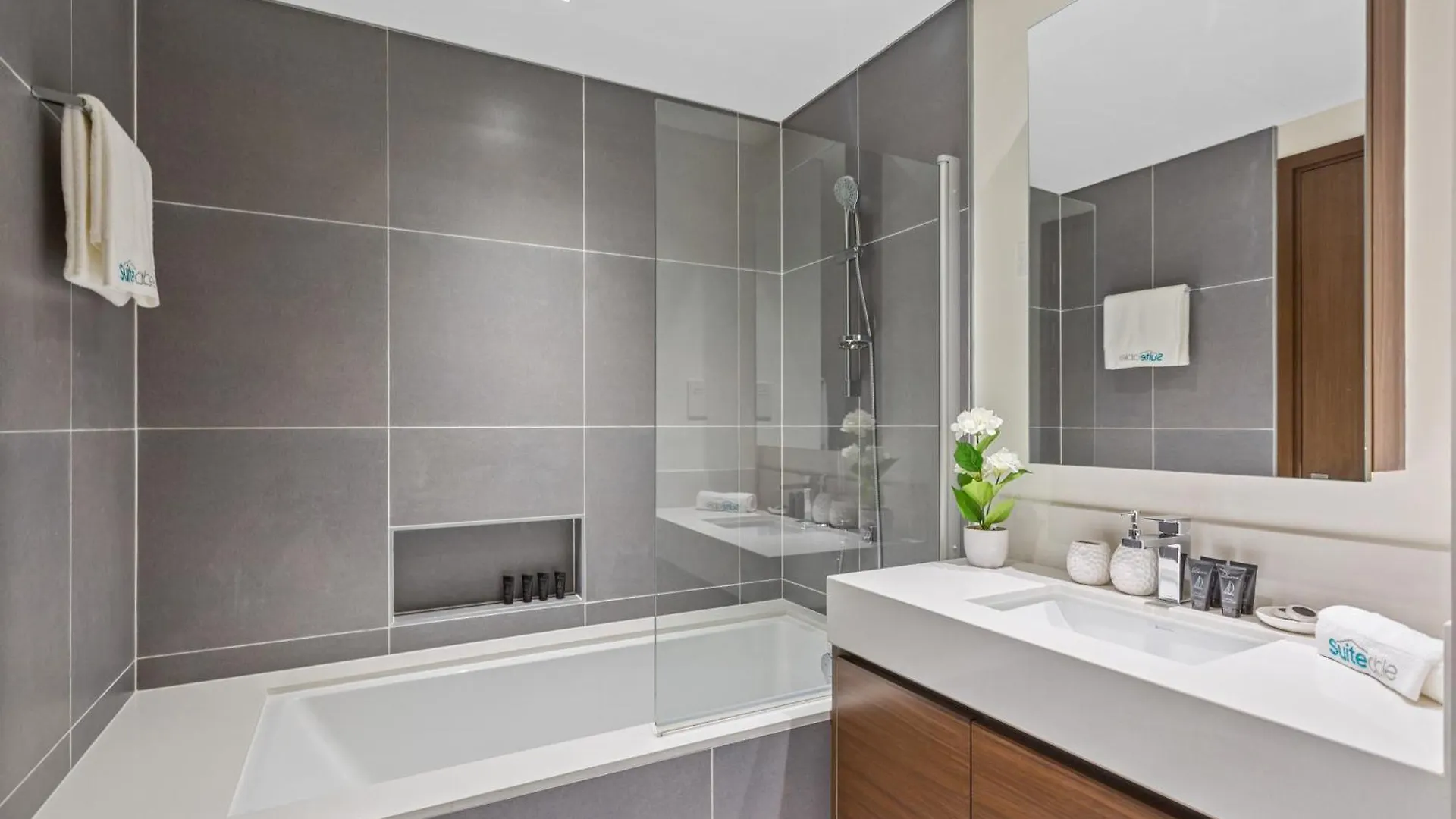 Sophisticated 1 Bedroom Apartment Creek Harbour Dubai 0*,